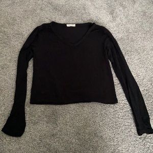 Black vneck crop top long sleeve
